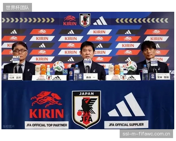 日本队全旅欧阵容彰显实力,提前锁定世界杯门票成亚洲标杆。 日本队全旅欧阵容彰显实力,提前锁定世界杯门票成亚洲标杆。